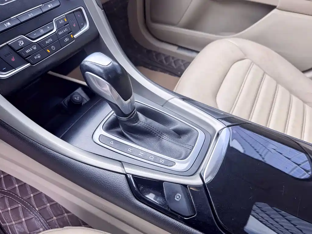 Ford Mondeo 2014 — фото 18