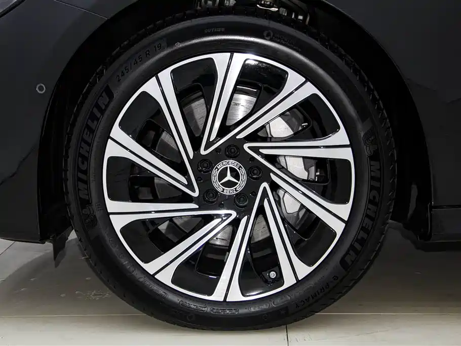 Mercedes-Benz E-Class 2025 — фото 11
