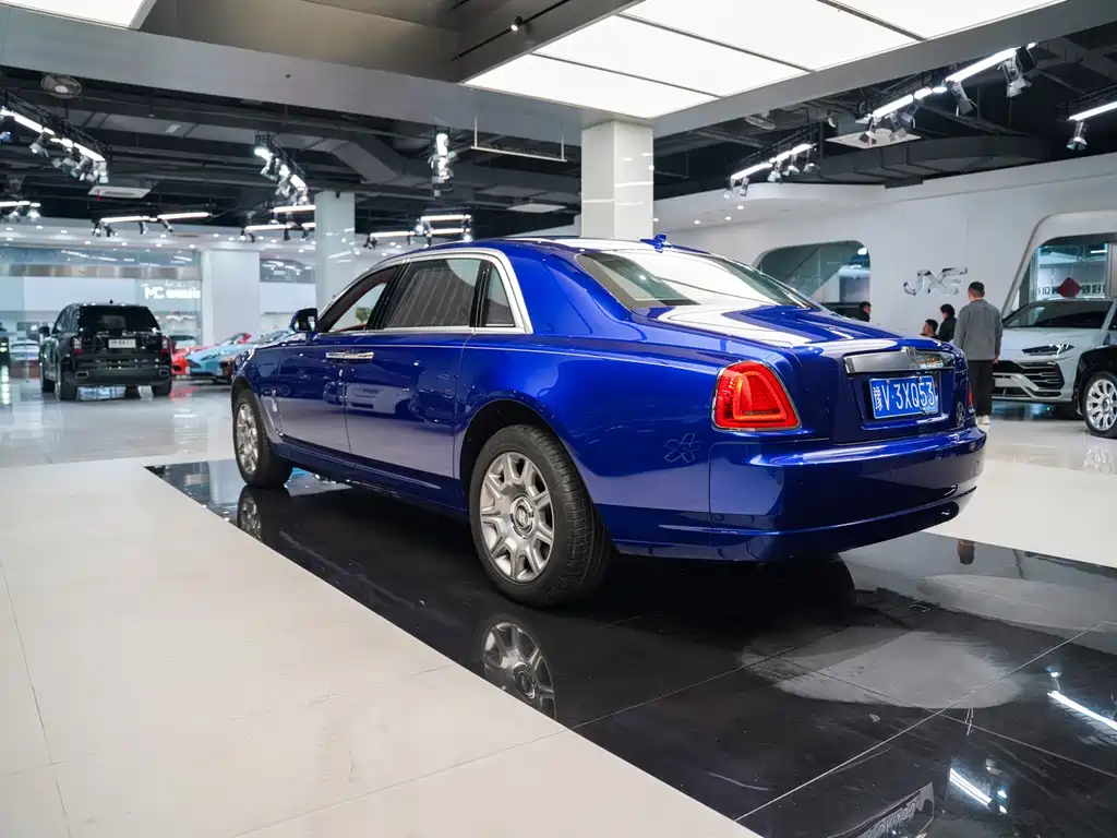Rolls-Royce Ghost 2017 — фото 10