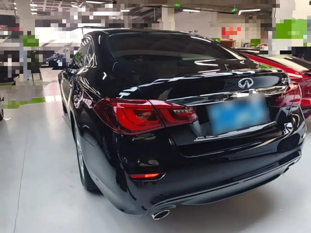 Infiniti Q70 2020