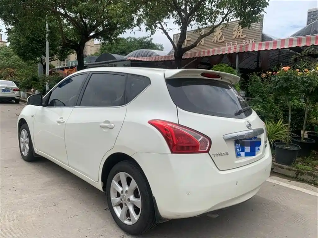 Nissan Tiida 2015 — фото 2