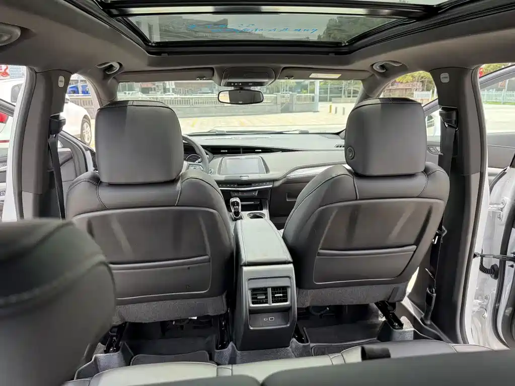Cadillac XT4 2022 — фото 19