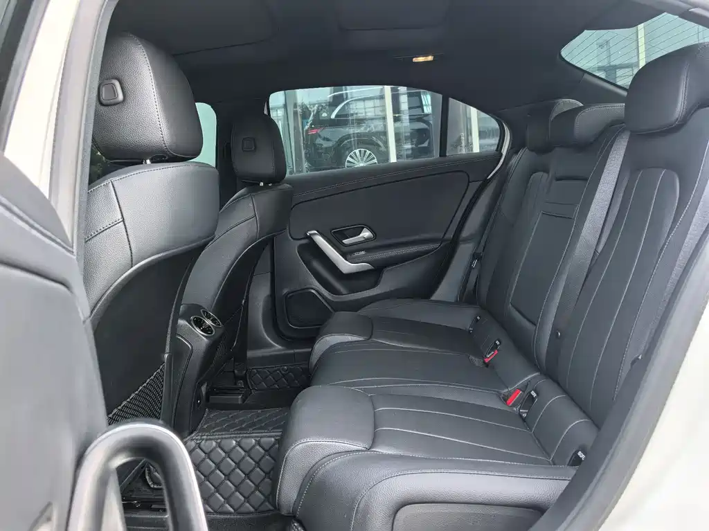 Mercedes-Benz A-Class 2023 — фото 9