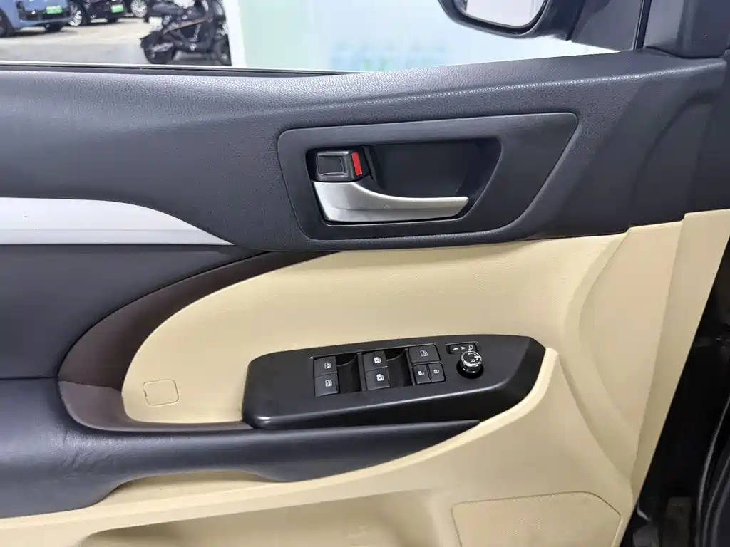 Toyota Highlander 2018 — фото 9