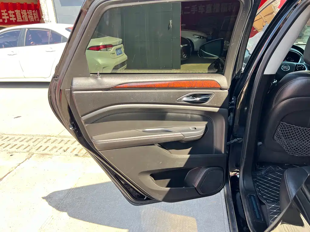 Cadillac SRX 2014 — фото 11