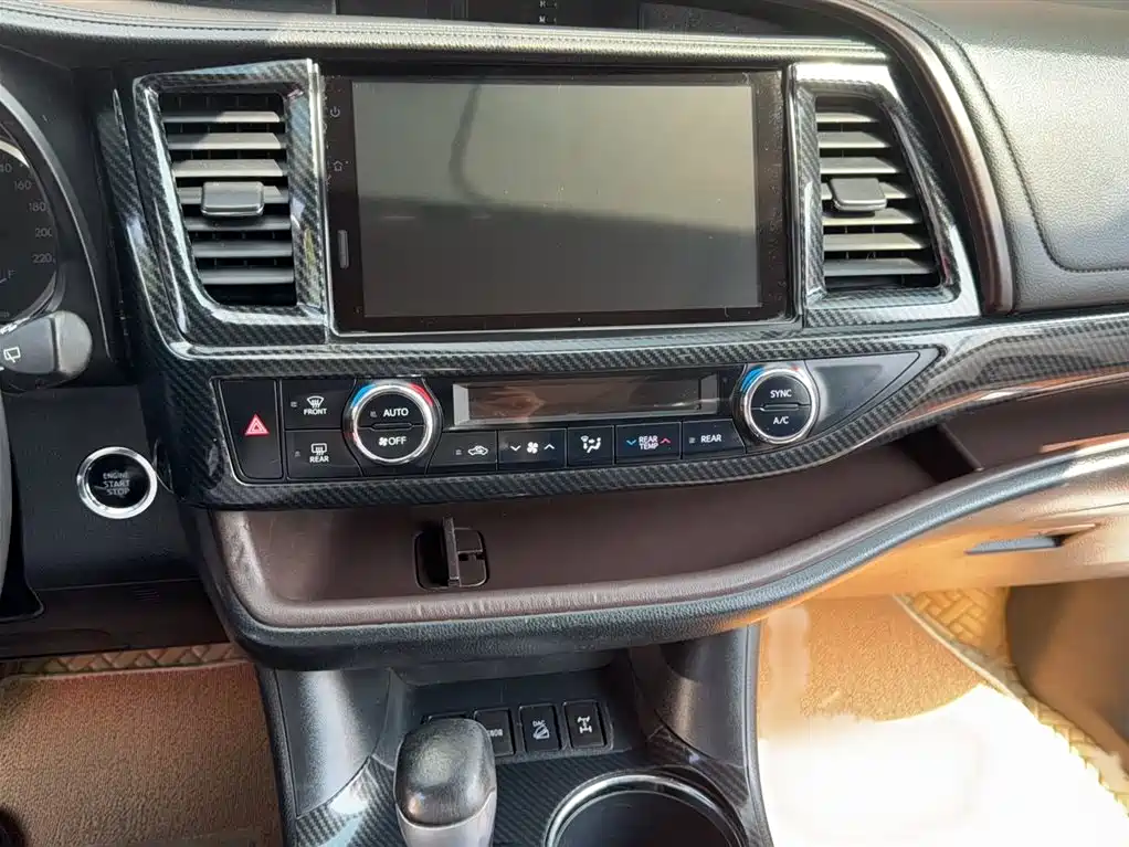 Toyota Highlander 2022 — фото 12
