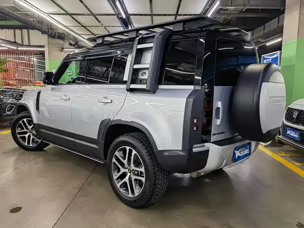 Land Rover Defender 2022