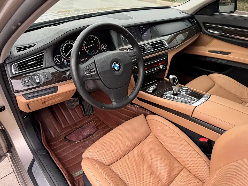 BMW 7 Series 2012 — фото 8