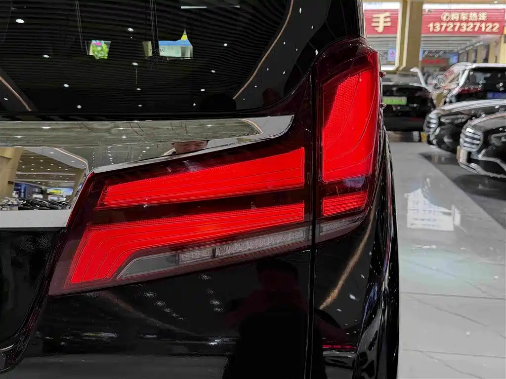 Toyota Alphard 2019 — фото 8