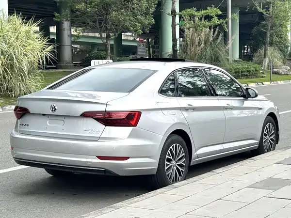 Volkswagen Sagitar 2019