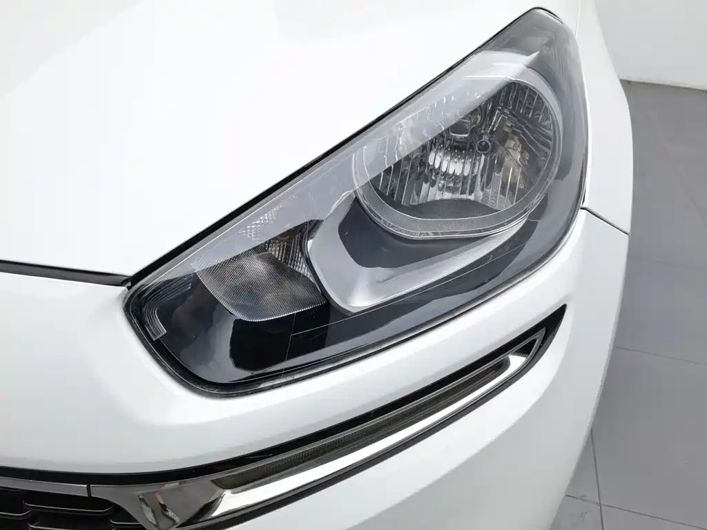 Kia KX3 Proud Running 2016