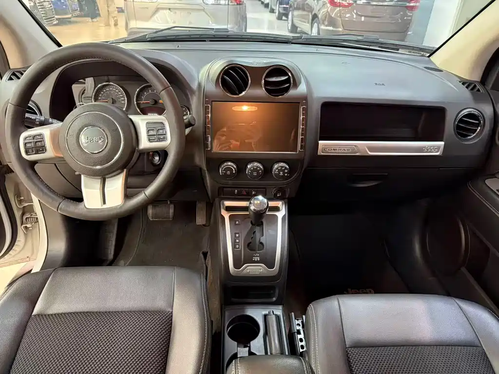 Jeep Compass 2015 — фото 6