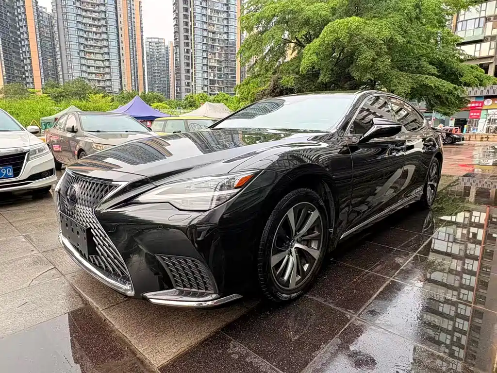 Lexus LS 2021
