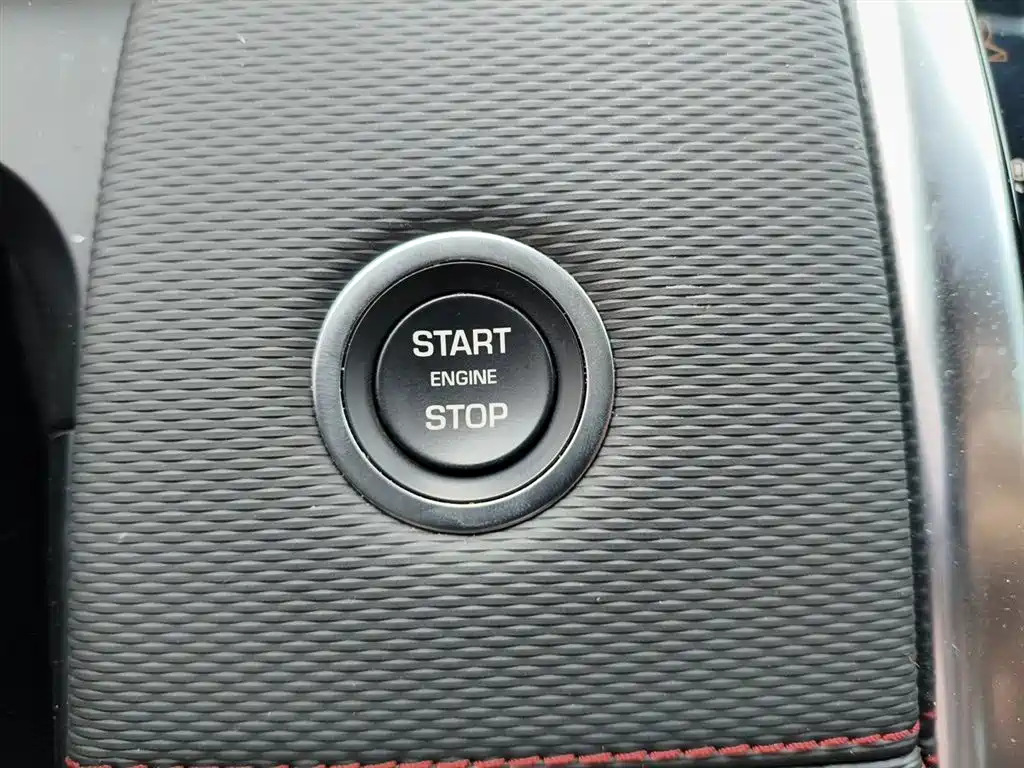 Land Rover Discovery Sport 2023 — фото 12
