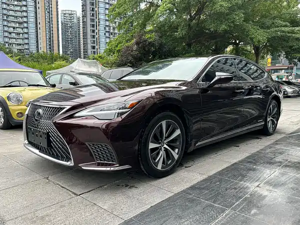 Lexus LS 2022