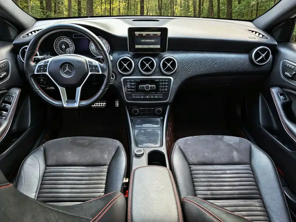 Mercedes-Benz A-Class 2016 — фото 13