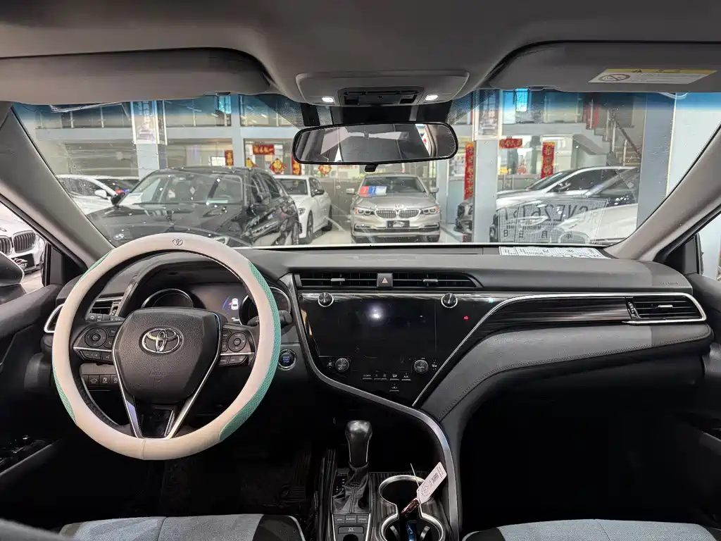 Toyota Camry 2021 — фото 10