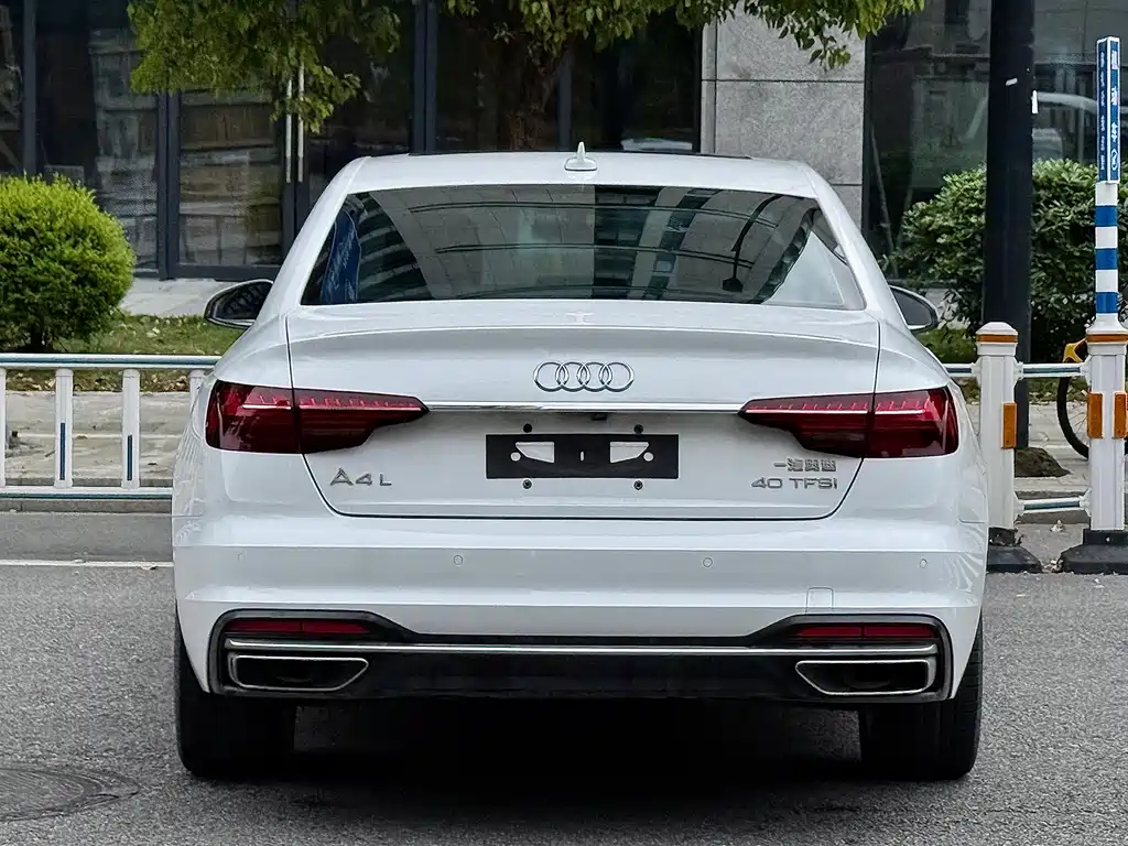 Audi A4L 2023 — фото 5