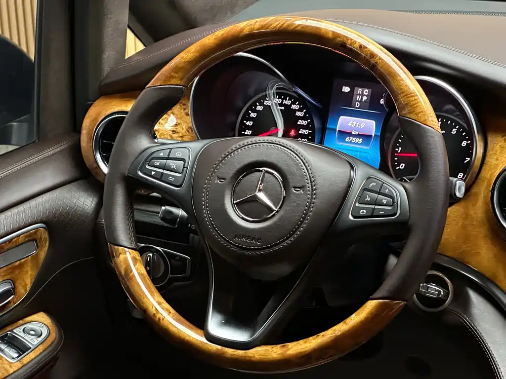 Mercedes-Benz V-Class 2021 — фото 11