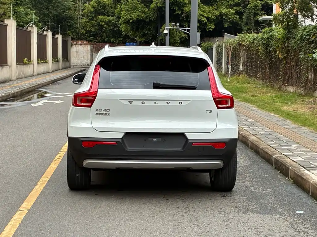 Volvo XC40 2021 — фото 6