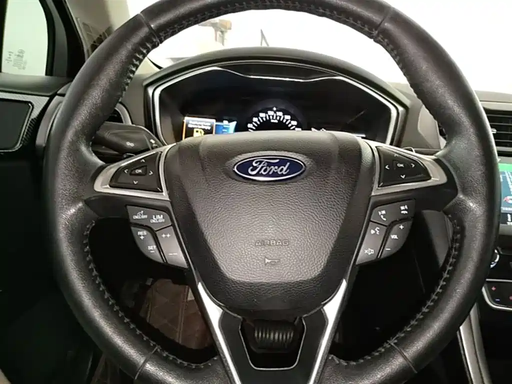 Ford Mondeo 2017 — фото 11