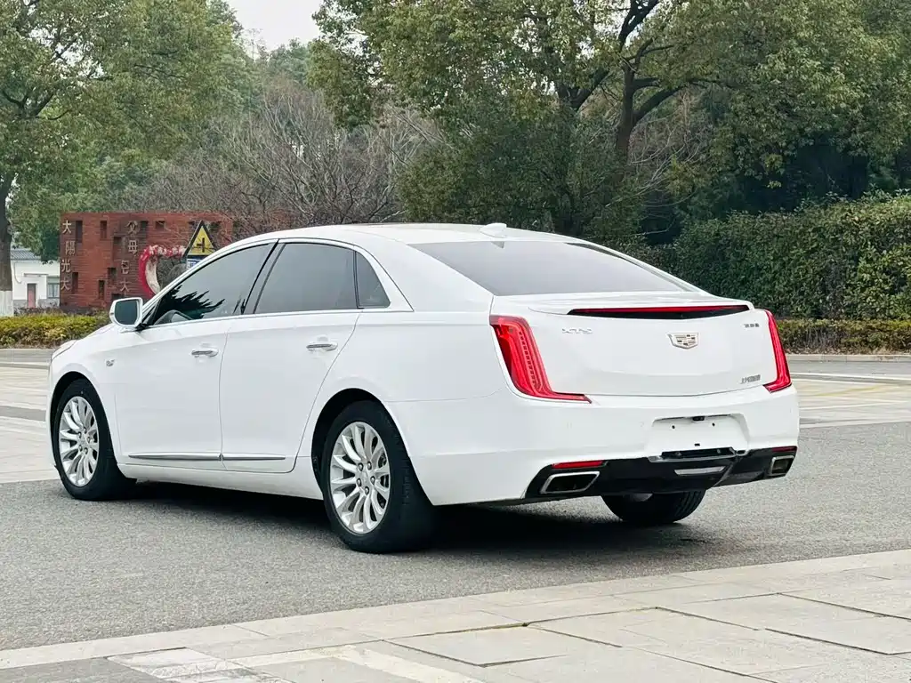 Cadillac XTS 2018 — фото 14