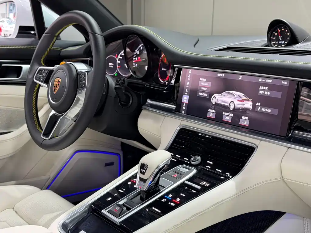 Porsche Panamera 2019 — фото 17
