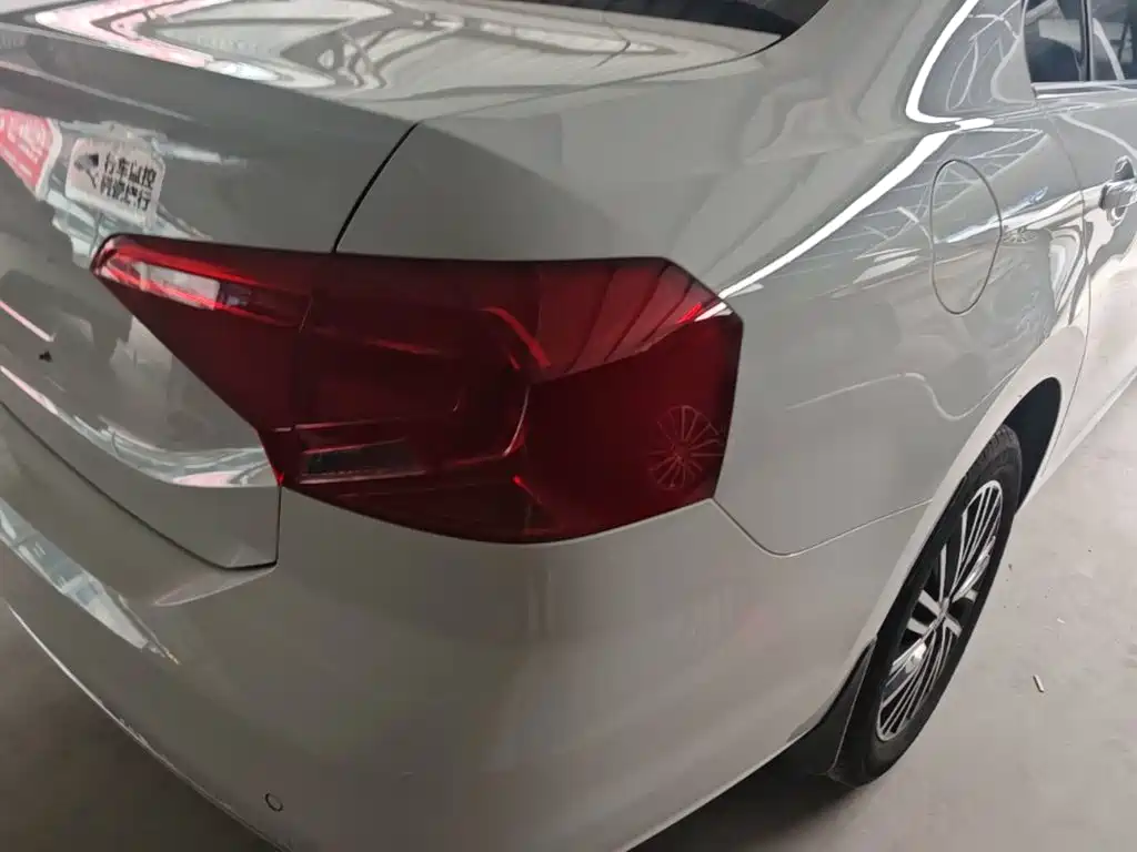 Volkswagen Jetta 2019 — фото 8