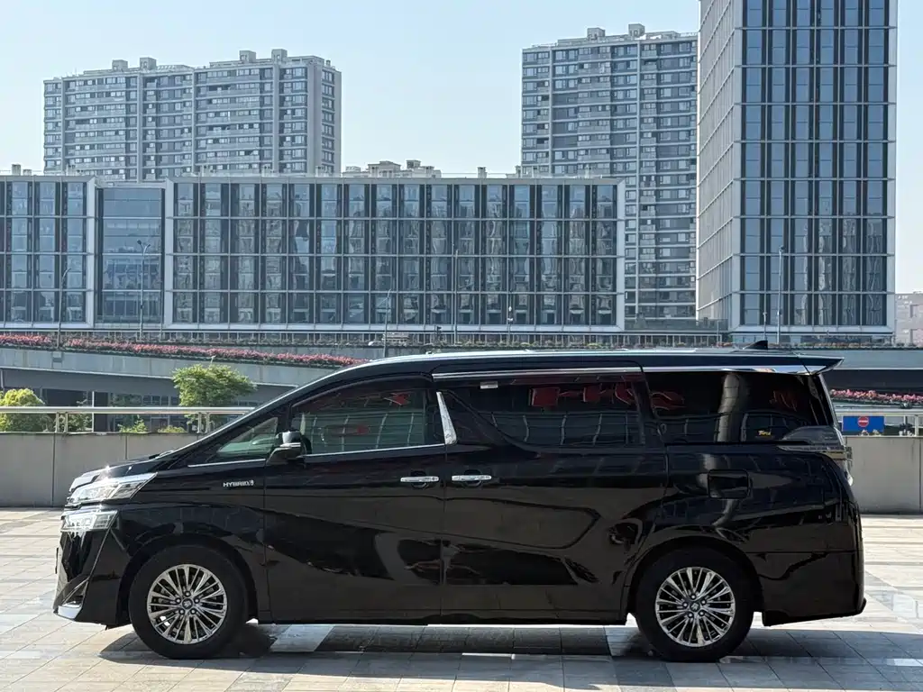 Toyota Vellfire 2023 — фото 15