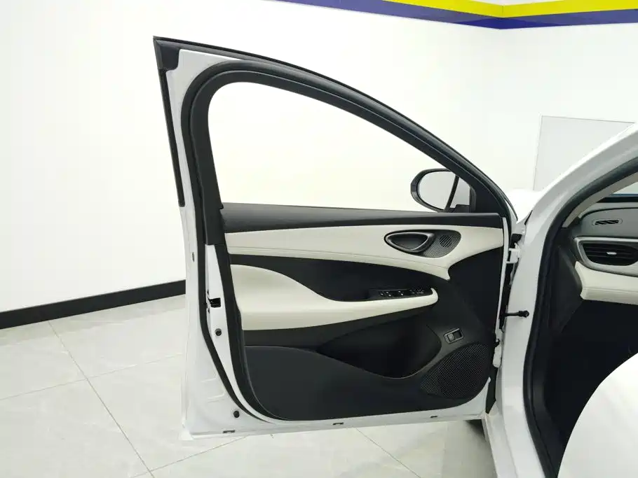 BYD Seal 05 DM-i 2025 — фото 7