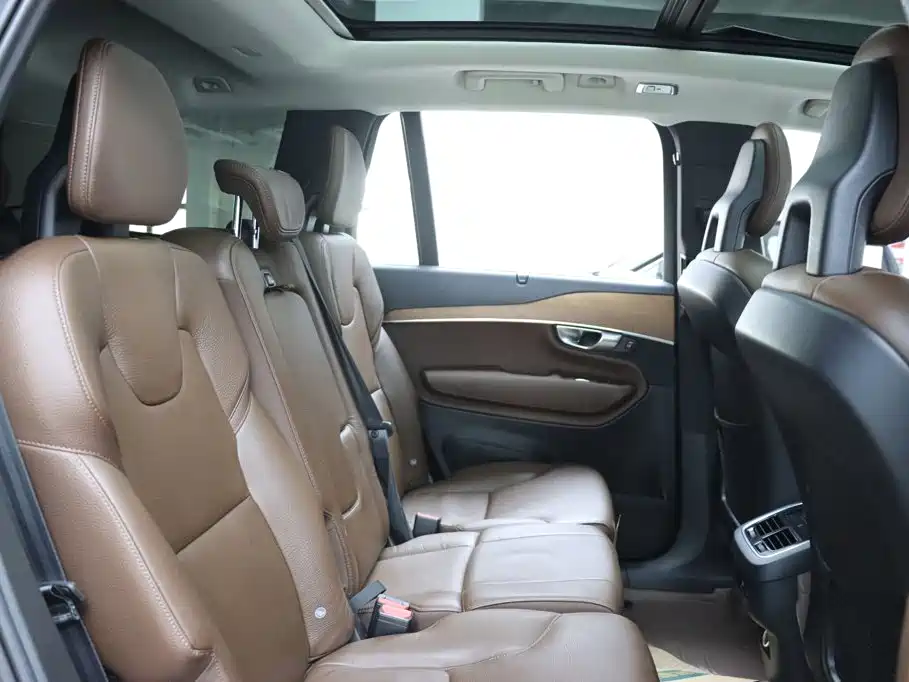 Volvo XC90 2020 — фото 18