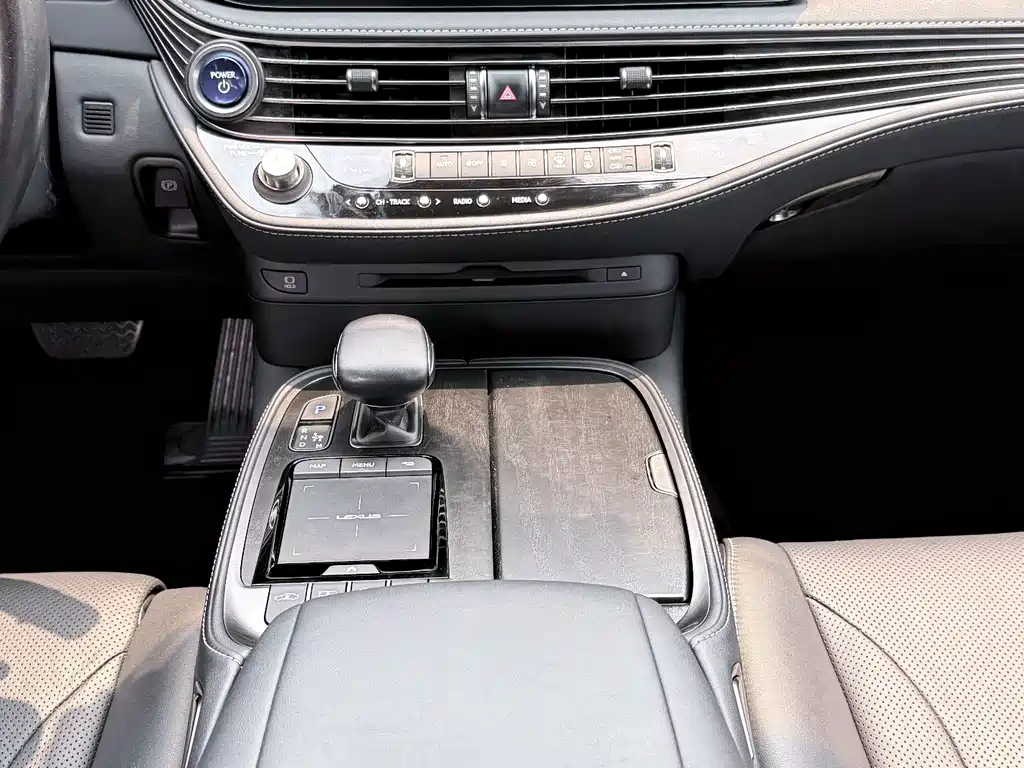 Lexus LS 2021 — фото 12