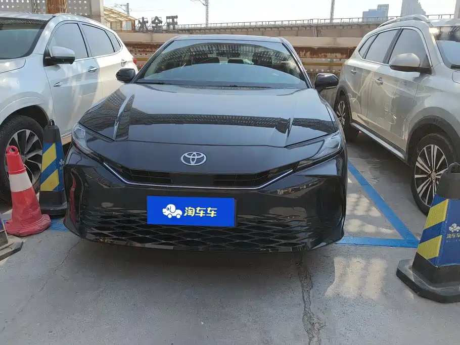 Toyota Camry 2025
