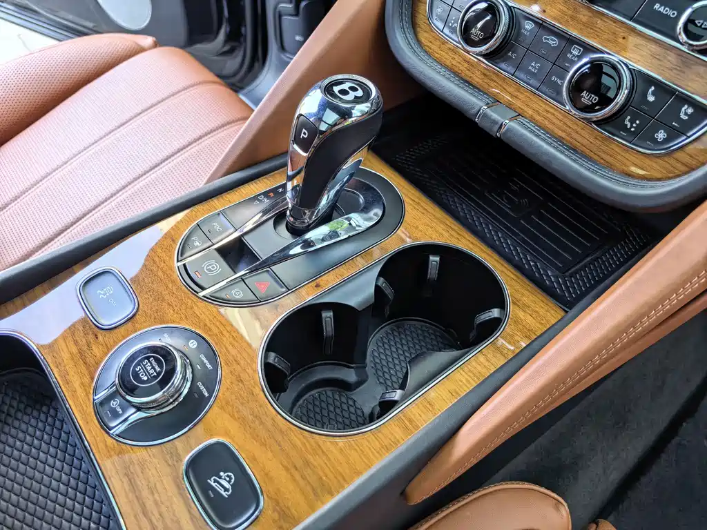 Bentley Bentayga 2021 — фото 21