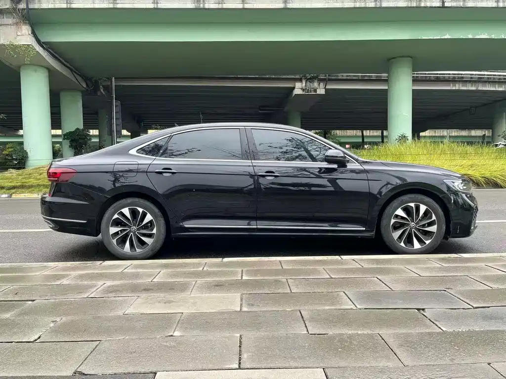 Volkswagen Passat 2023 — фото 4