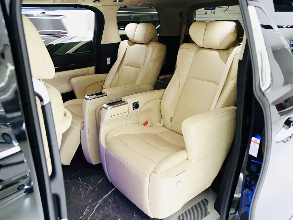 Toyota Alphard 2021 — фото 11