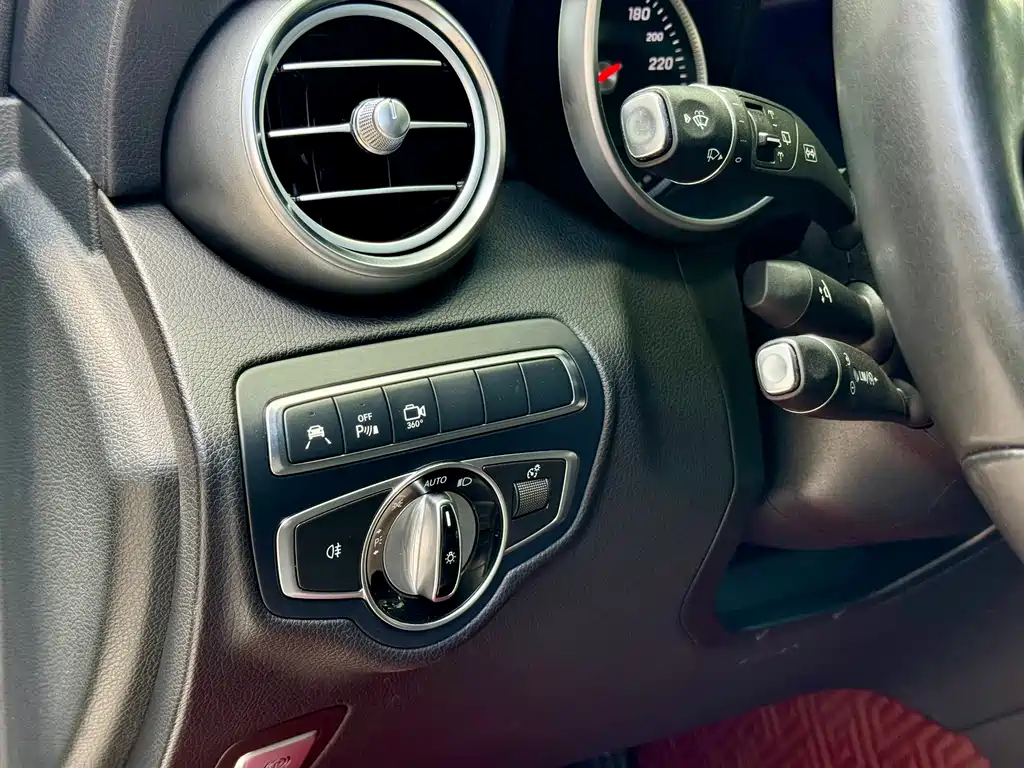 Mercedes-Benz GLC 2017 — фото 32
