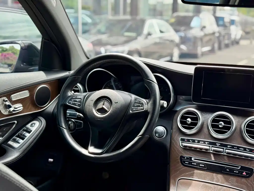 Mercedes-Benz GLC 2017 — фото 27
