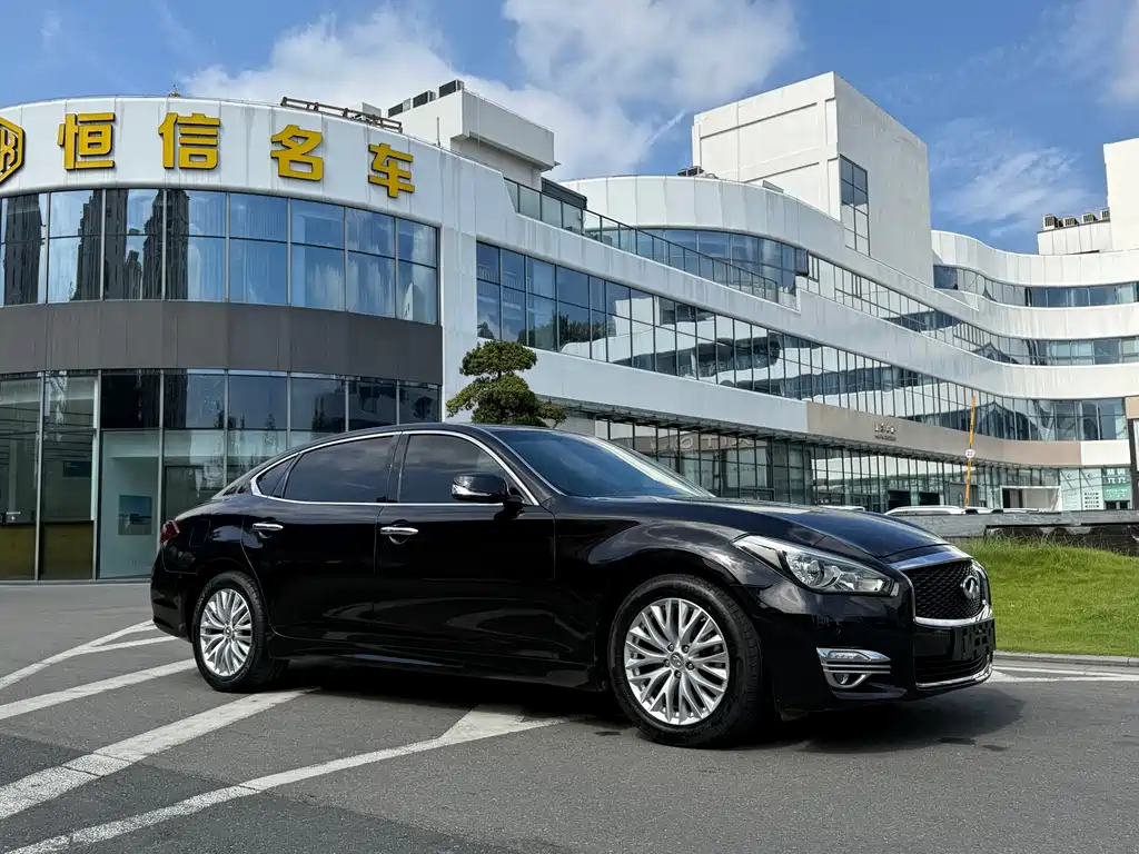 Infiniti Q70 2015