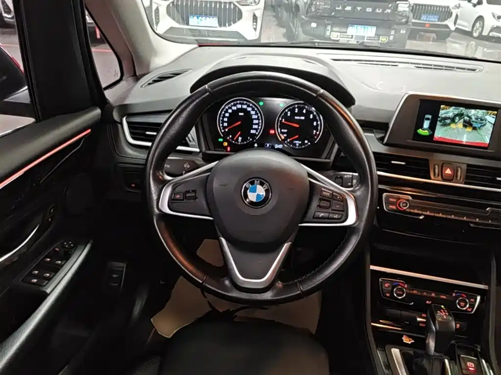 BMW 2 Series Active Tourer 2018 — фото 11