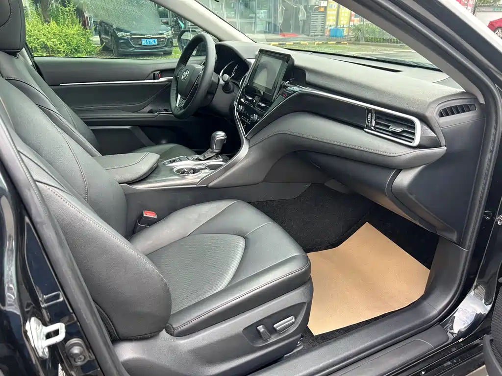 Toyota Camry 2023 — фото 21