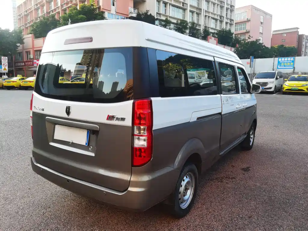 Jinbei Hiace X30L 2017