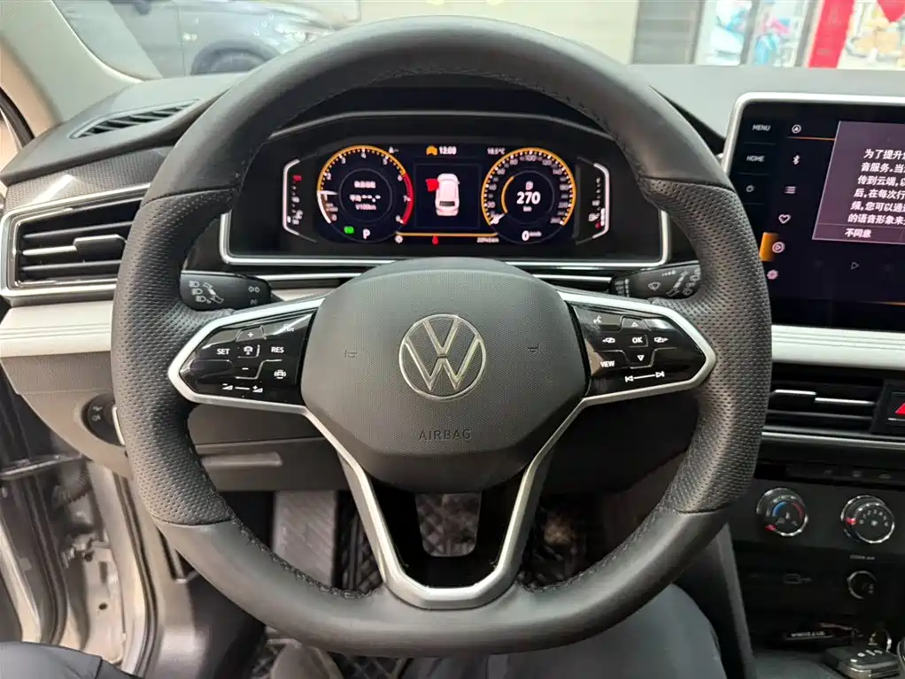 Volkswagen Tiguan L 2023 — фото 15