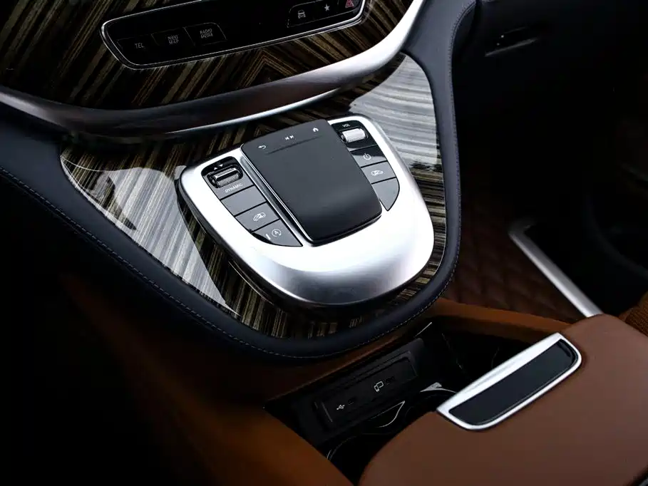 Mercedes-Benz V-Class 2023 — фото 9