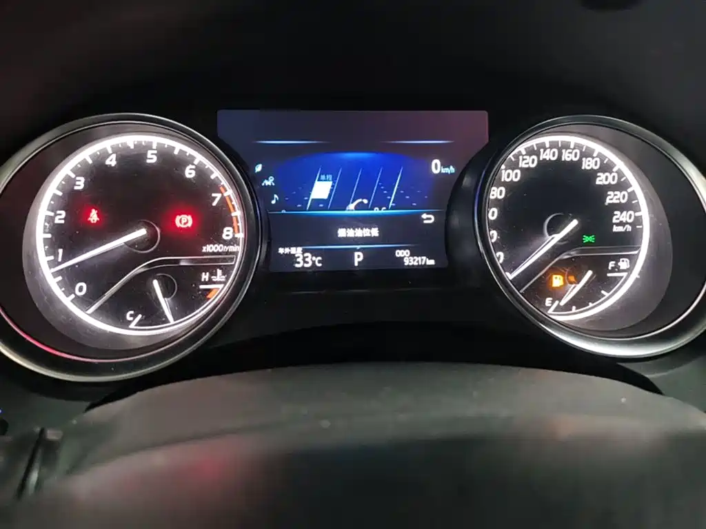 Toyota Camry 2018 — фото 12