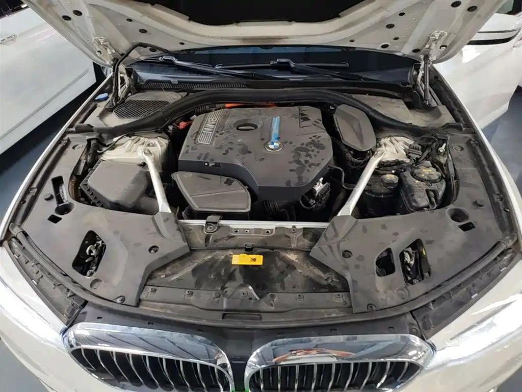 BMW 5 Series New Energy 2018 — фото 20