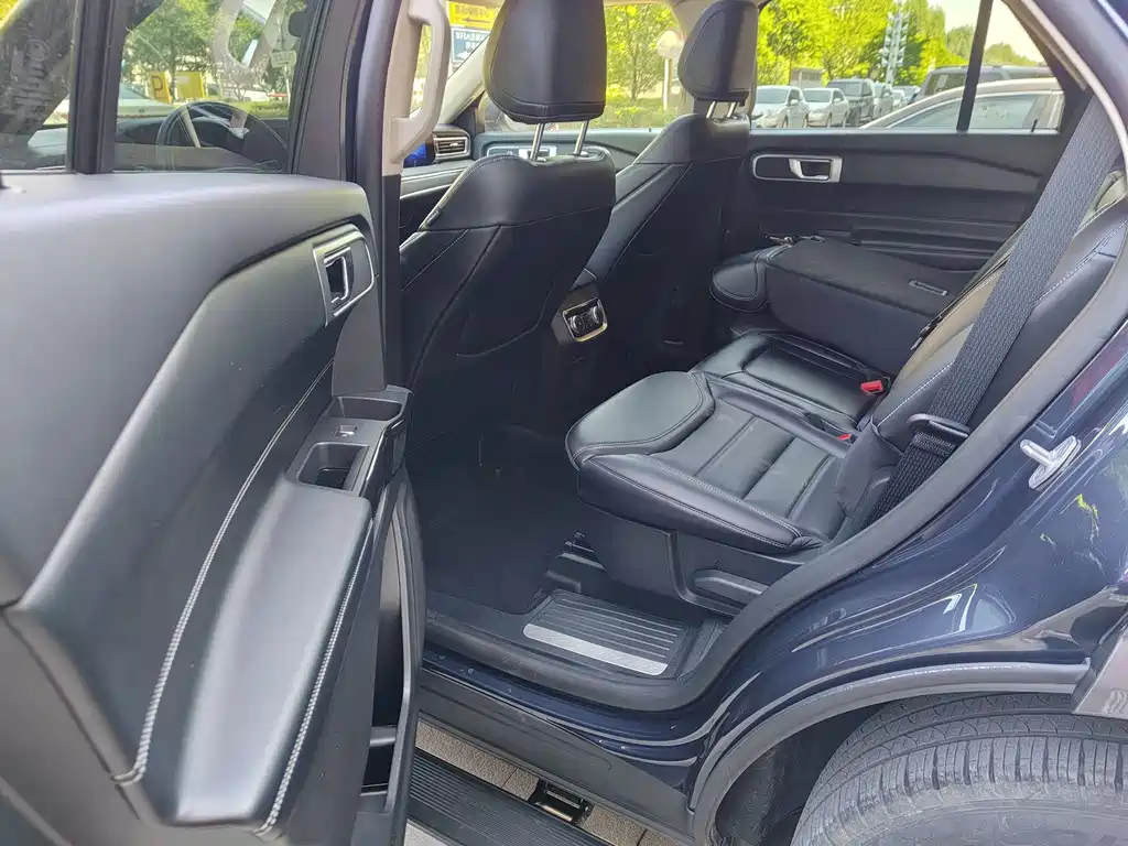 Ford Explorer 2023 — фото 10