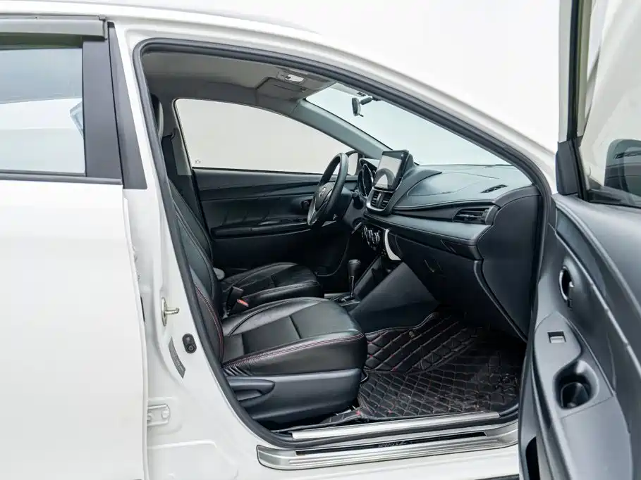 Toyota Yaris L 2022 — фото 12