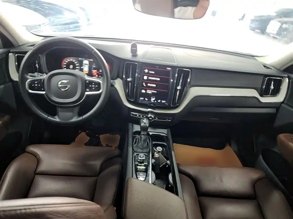 Volvo XC60 2020 — фото 10