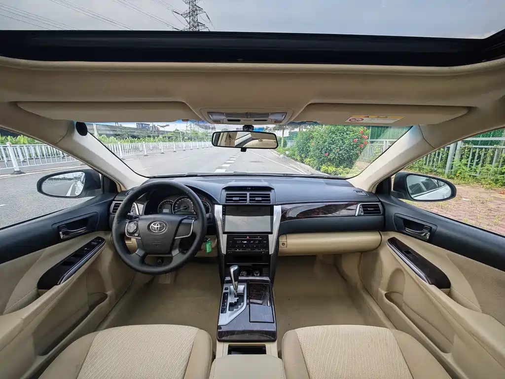Toyota Camry 2015 — фото 10